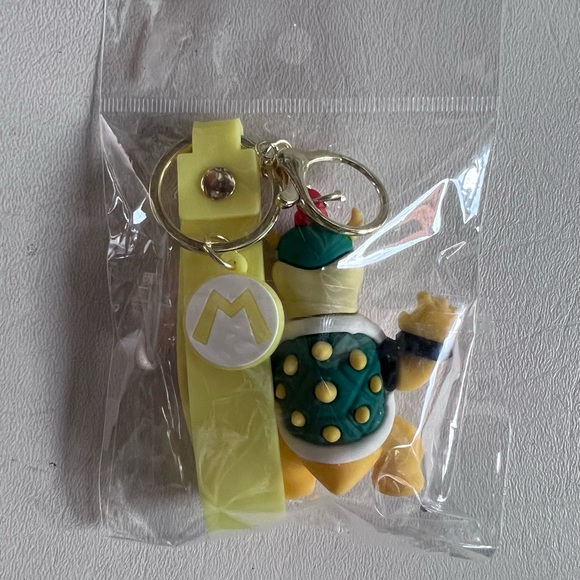 New Super Mario Bros Bowser And Yoshi Silicone Keychain Set - Picture 4 of 10